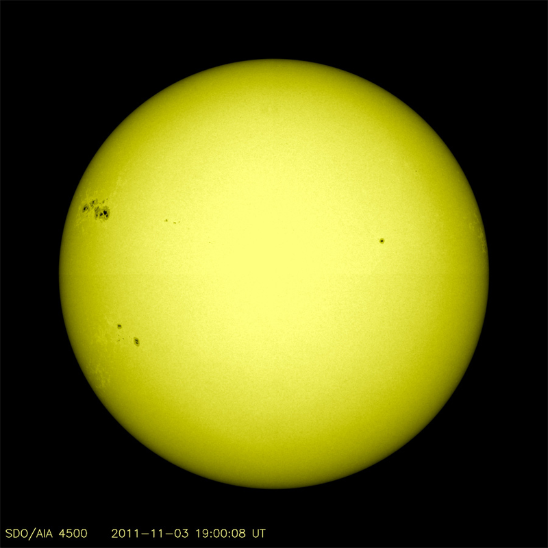 Illustration for article titled Massive new sunspot is three times as wide as the Earth